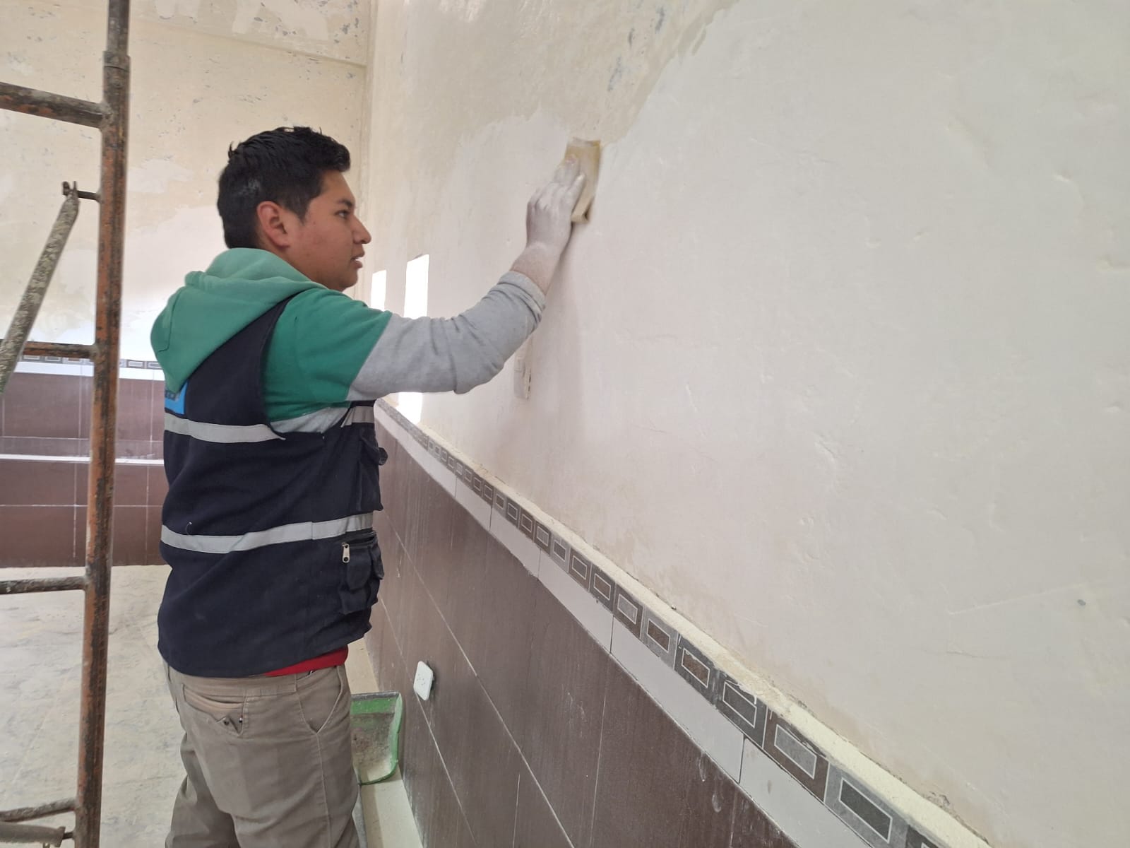 EL GADP PICAIHUA INICIA MANTENIMIENTO EN EL CENTRO CÍVICO DE LA PARROQUIA